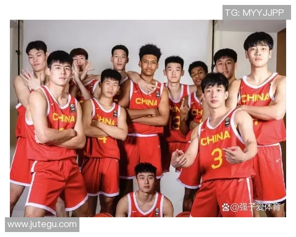 男篮红队迎战哈萨克斯全力争胜展现团队实力与战术配合